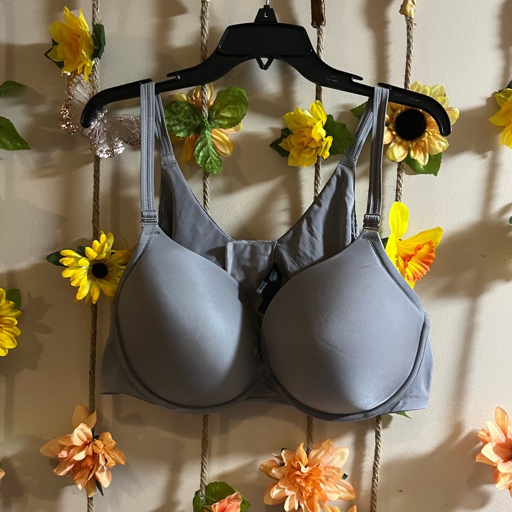 Torrid 360 back smoothing plunge bra